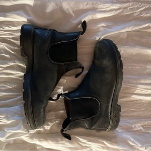 Black blundstone Chelsea boots 500